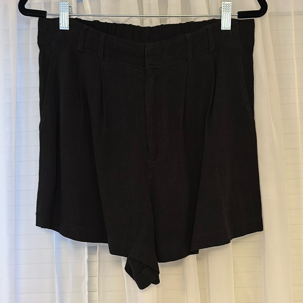 Linen Blend Classic Black Shorts